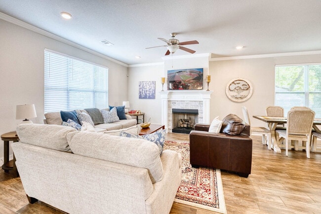 Photo - 909 W Eagle St Unit ID1297036P