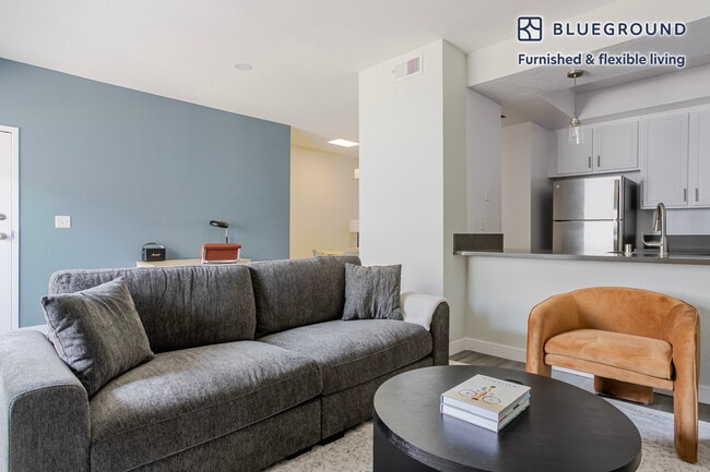 Building Photo - 711 N Sweetzer Ave Unit FL2-ID1382