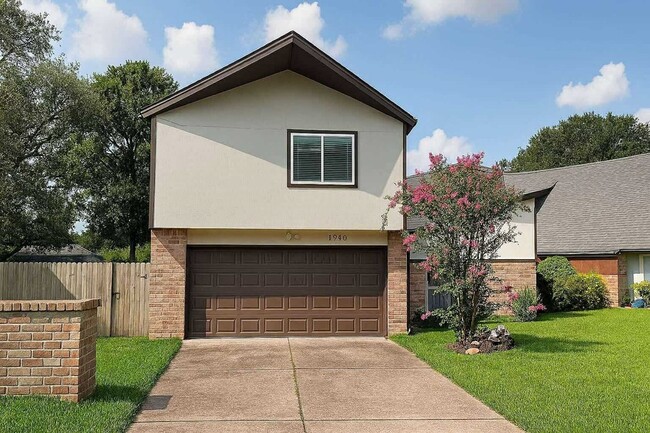 Building Photo - 1940 E Allegro St