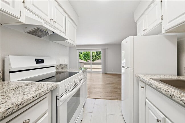 Photo - Pinewood Apartments