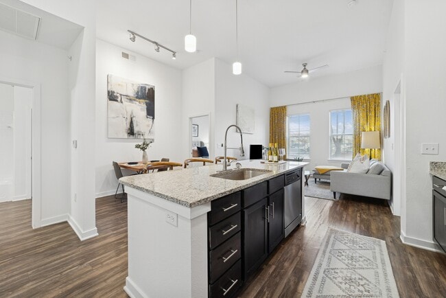 Building Photo - Mustang Station