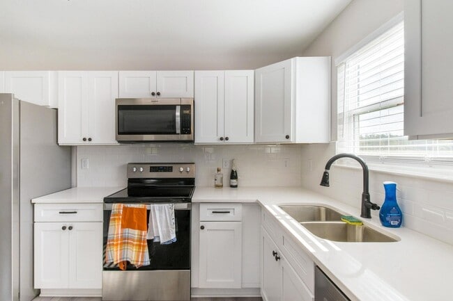 Photo - 5374 Highview Dr