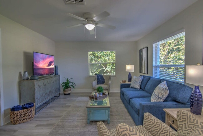 Building Photo - 724 108th Ave N Unit ID1073495P