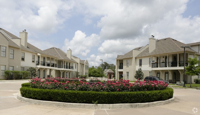 Chenier Apartments - Chenier Apartments