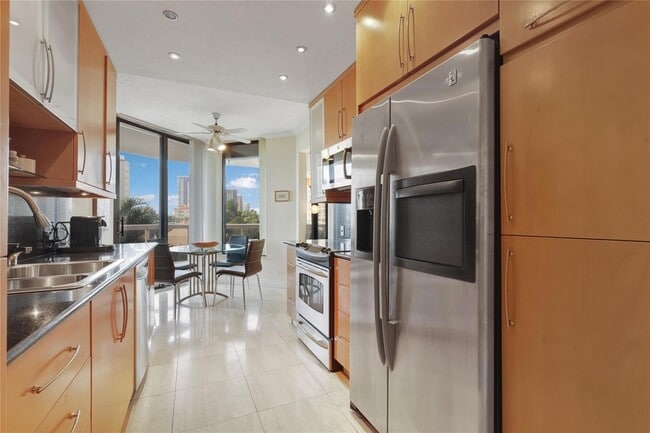 Photo - 20191 E Country Club Dr Unit 510