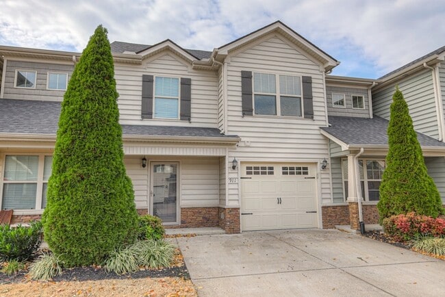 Photo - 911 Dahlia Dr