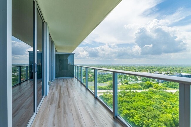 Photo - 16385 Biscayne Blvd Unit 2502
