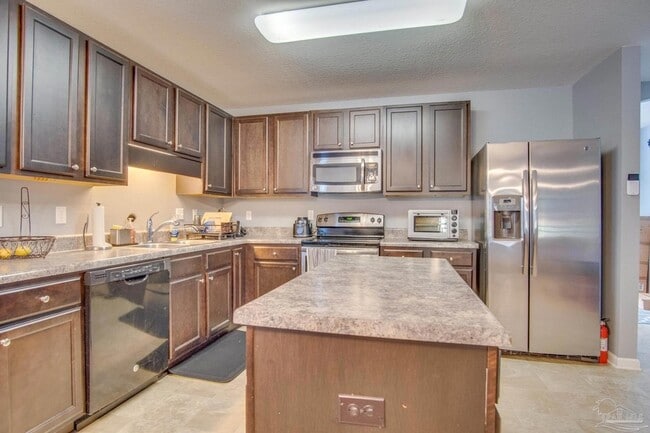 Photo - 172 Creekview Dr