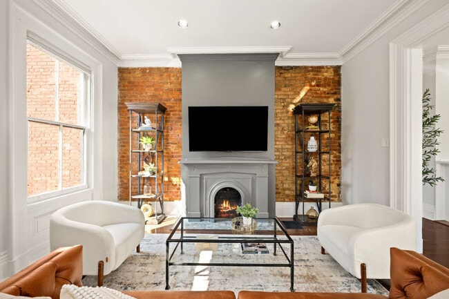 Building Photo - 516 E 12th St Unit ID1314562P