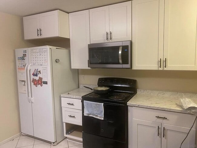 Building Photo - 8181 Jade Coast Rd