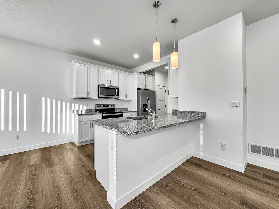 Floor Plan - Three Bedroom Townhome With 2 Car