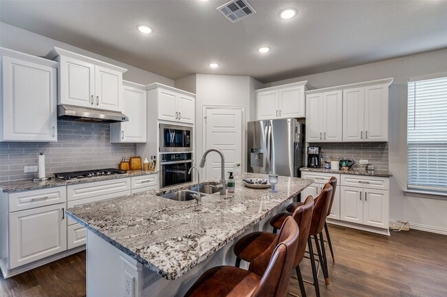 Photo - 3305 Ironstone Rd