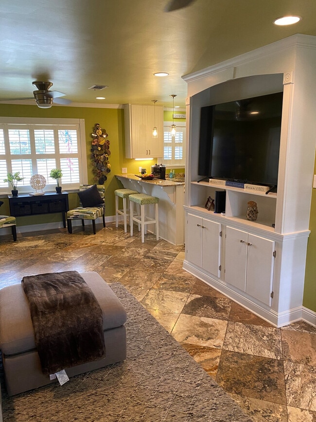 Building Photo - 3 Chimney Cross Unit SI ID1473612P