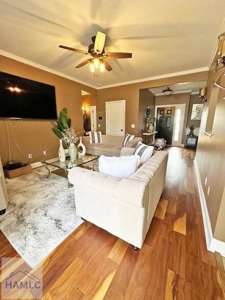 Photo - 1102 Sara Ln