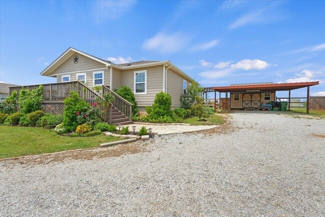 Photo - 153 McCrae Ln