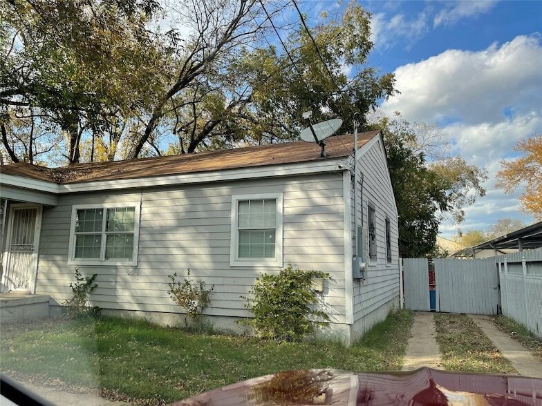 Photo - 3206 Kellogg Ave