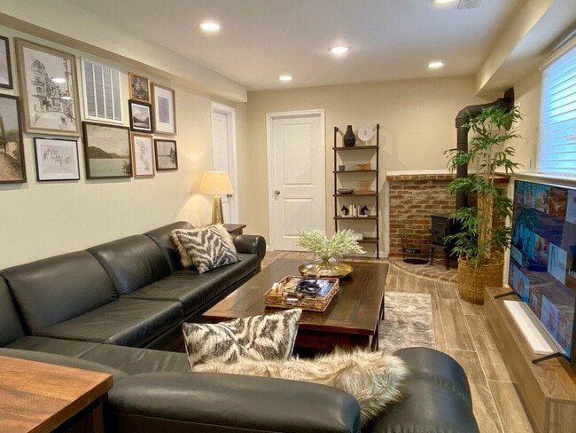 Building Photo - 36 Jamestown Dr Unit ID1239744P