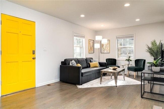 Photo - 799 Verner St NW