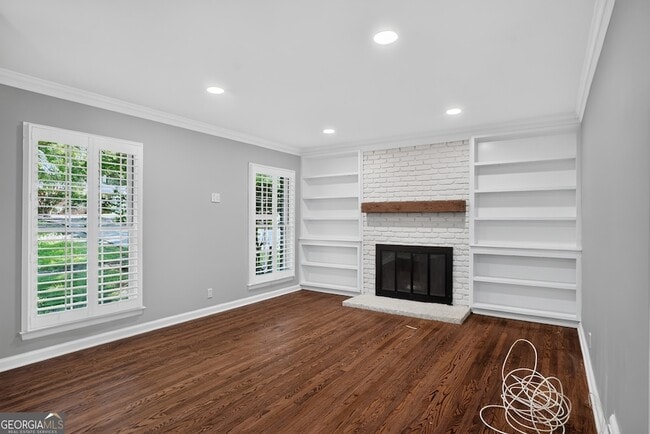 Photo - 807 Cardova Dr NE