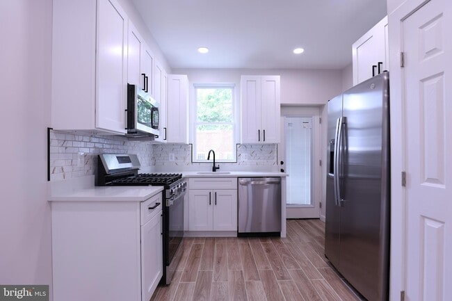 Photo - 2039 Rosedale St NE