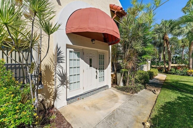 Photo - 3 Uno Lago Dr