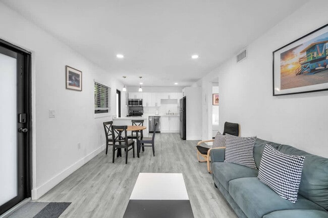 Photo - 653 SW 2nd St Unit SI ID1574013P