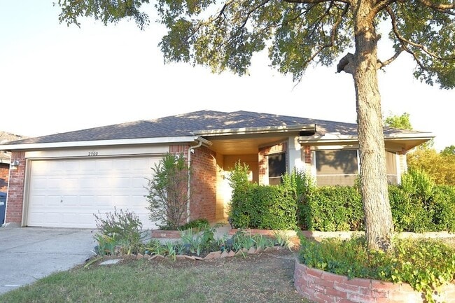 Building Photo - 2900 Bluffs Ct