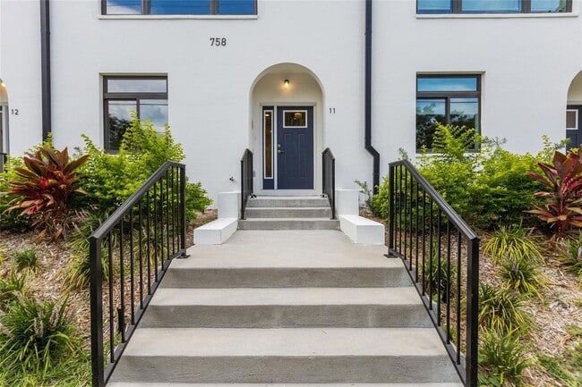 Photo - 266 Park Lake St