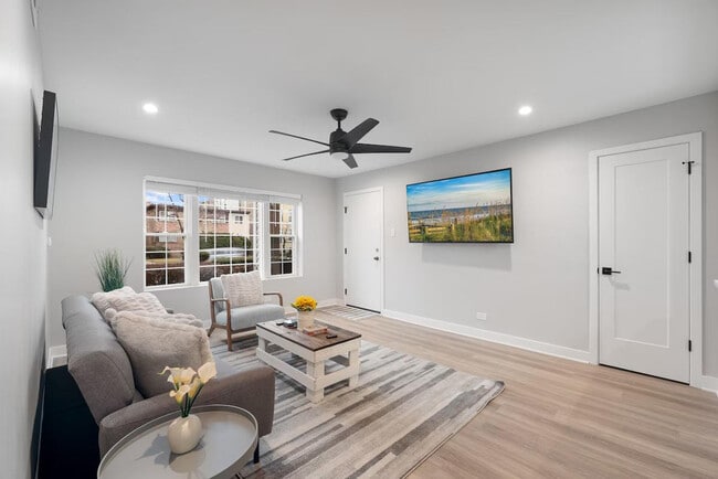 Building Photo - 1001 W Howard St Unit ID1032507P