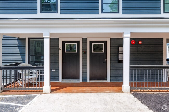 Entrance - 601 E State St - Fully Furnished!