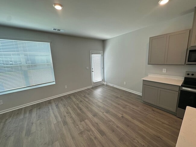 Photo - 206 Hazel Ln