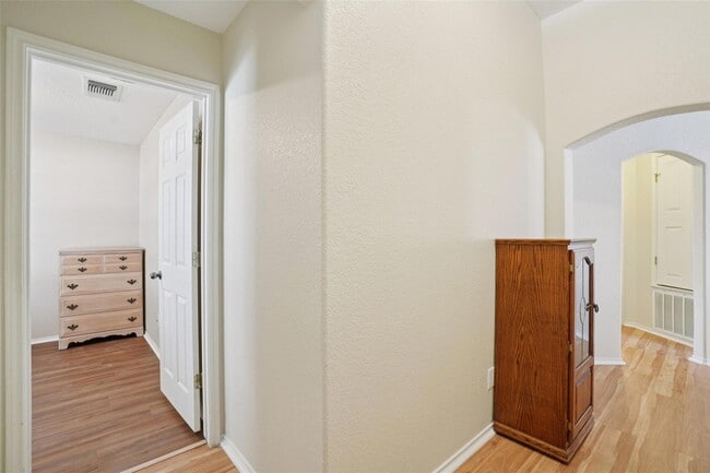 Photo - 410 S Water Ln