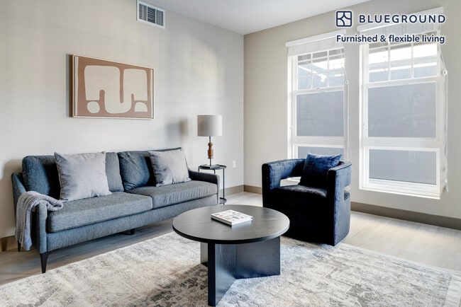 Building Photo - 920 Bayswater Ave Unit FL4-ID1957