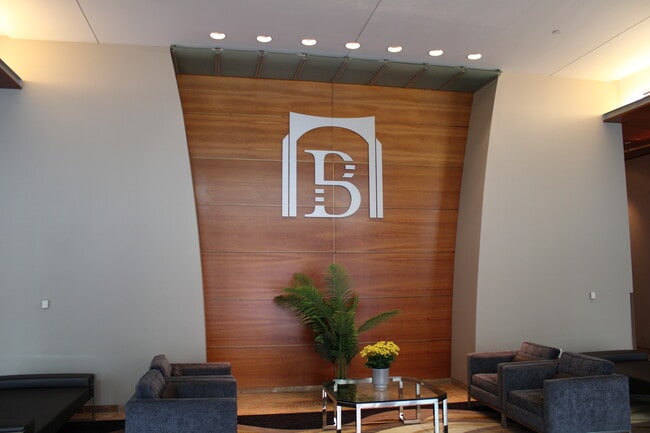 Lobby - Broadway Plaza - Mayo Clinic
