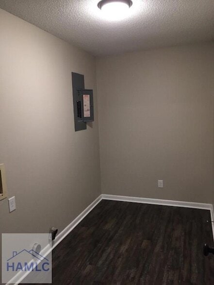 Photo - 380 Howard Rd