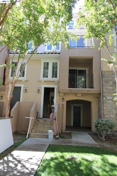 Building Photo - 4336 Fitzwilliam St