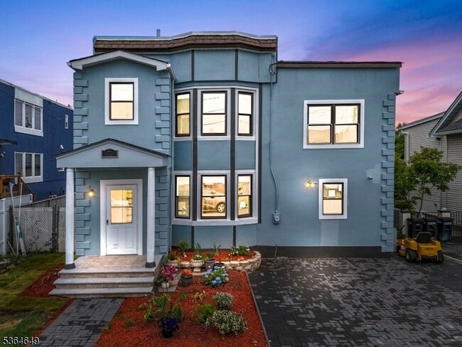 Building Photo - 70 Bruno St