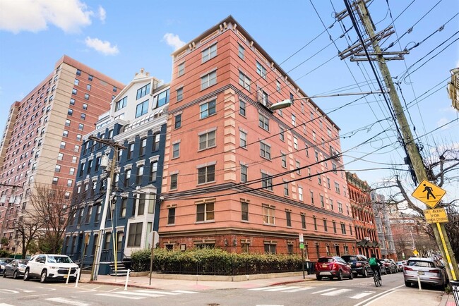 Building Photo - 84 Bloomfield St Unit 17