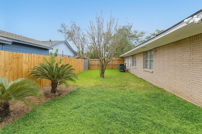 Photo - 1424 N Avenue F