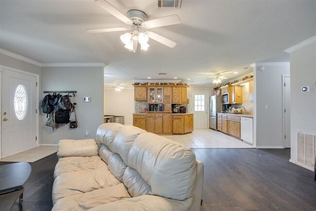 Photo - 205 Lincoln St