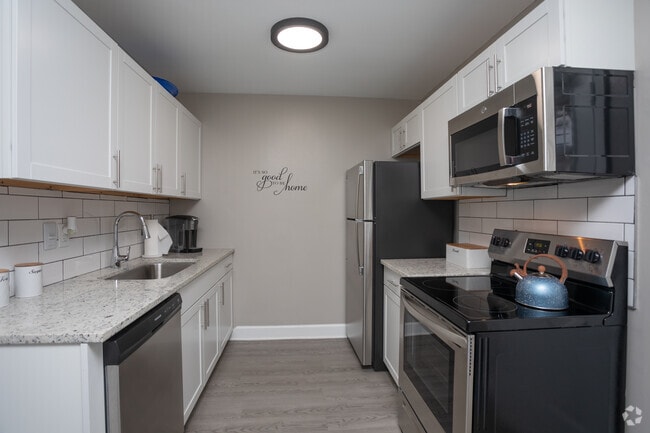 Kitchen - Reserve at Hillcrest Apartments