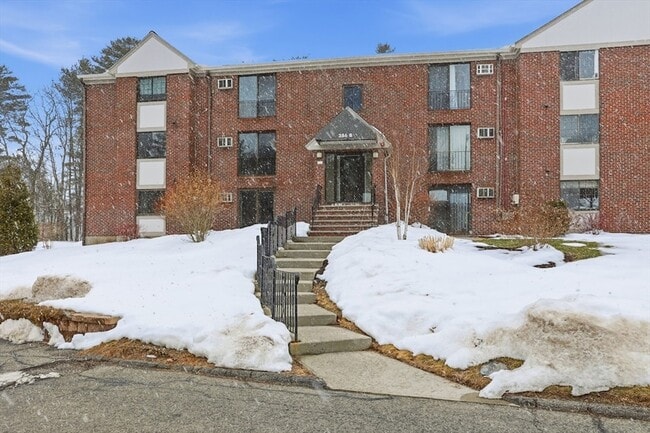 Building Photo - 386 Great Rd Unit B15