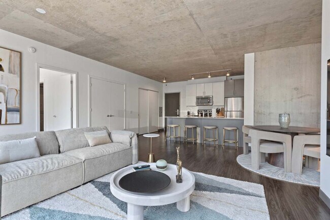 Photo - 215 W Lake St Unit ID1029616P