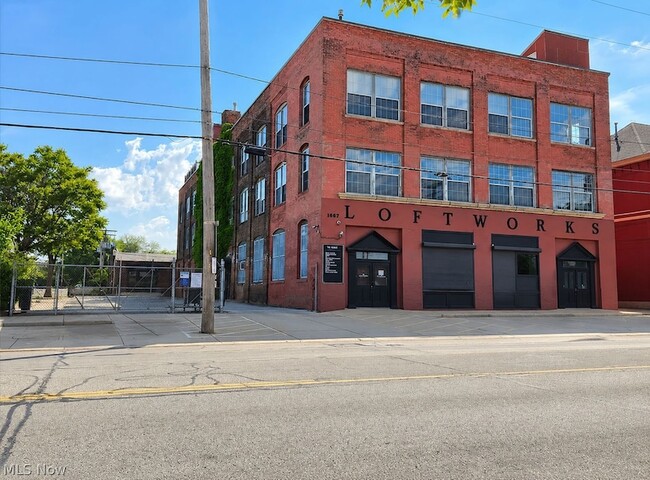Building Photo - 1667 E 40th St Unit 3G