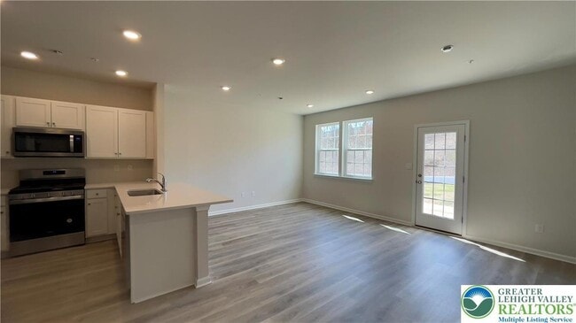 Photo - 1137 Martin Rd