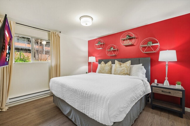 Photo - 520 Bellevue Way SE Unit SI FL1-ID1284575P