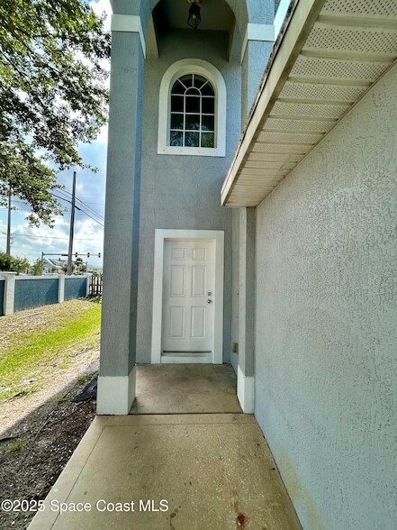 Photo - 910 Twisting Branch Ct