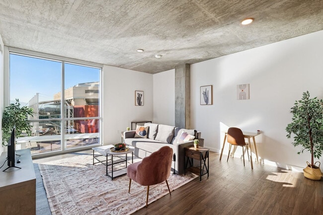 Photo - 222 E Jefferson St Unit ID1369270P