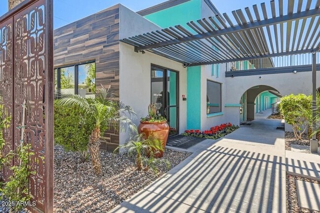 Building Photo - 1645 E Thomas Rd Unit 2