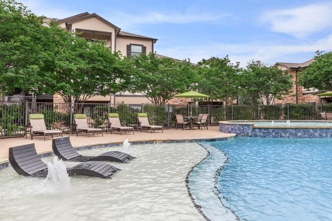Photo - Hudson Trails Apartments